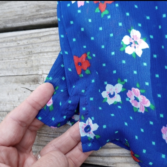 Size Medium Blue Hollister Blue Flower Blouse - Picture 6 of 11